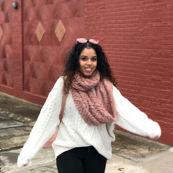 Meet your Posher, Maricelys - Picture 4 of 5